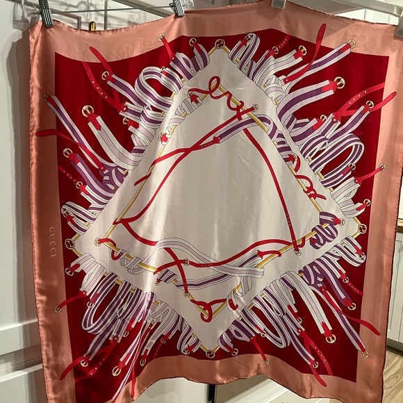 Gucci Equestrian Scarf Pinks (small portion of hem needs repair) - Picture 2 of 12